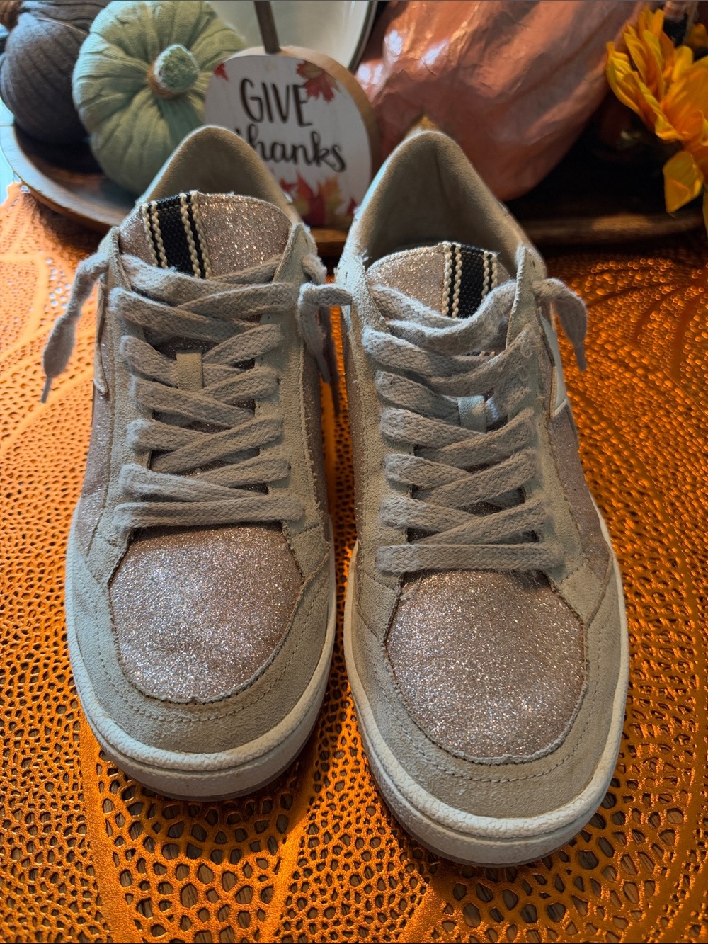 SHUSHOP PAZ Star Glitter Lace-Up Sneaker Champagne. Size 8 Women’s